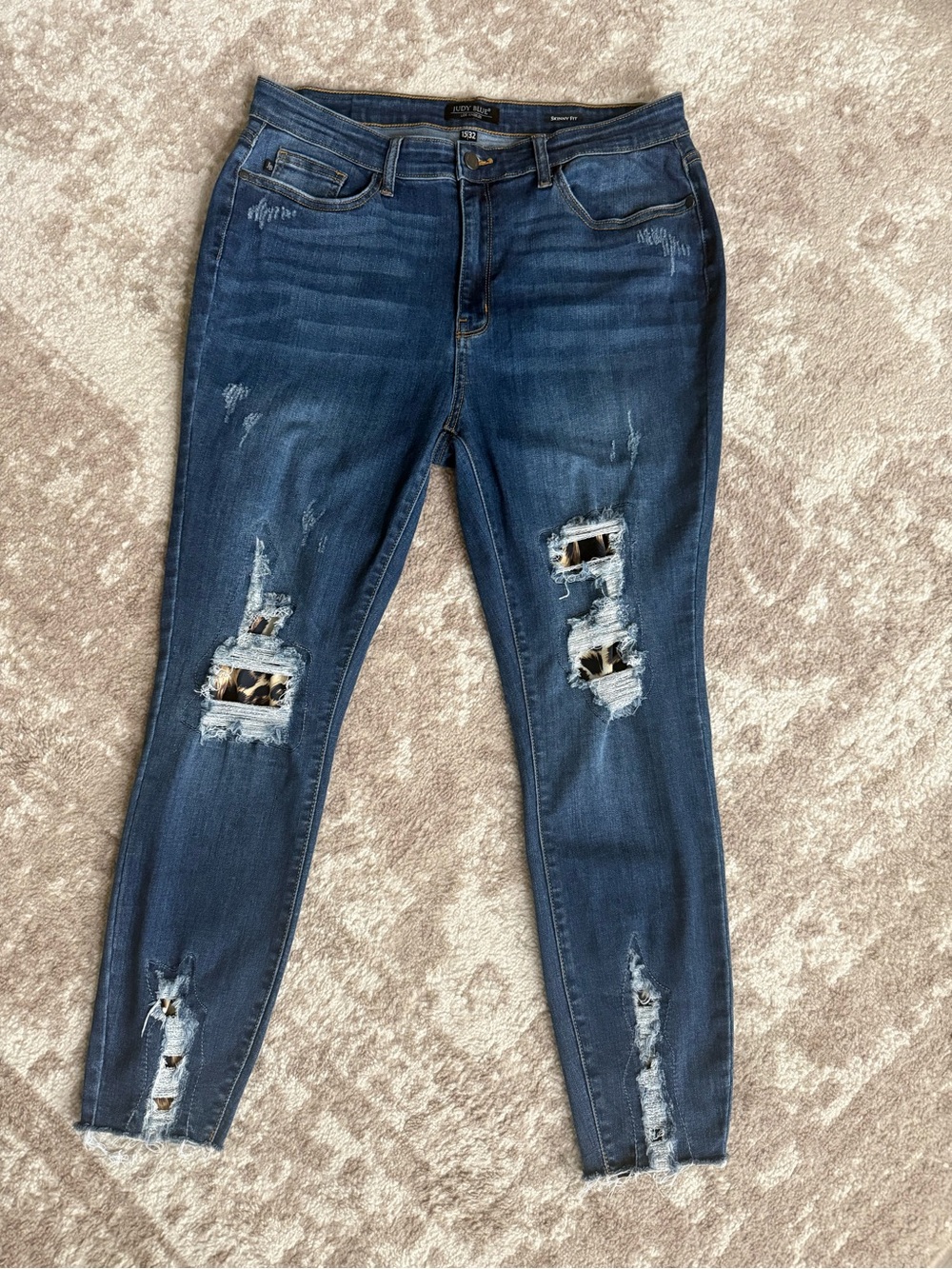 Judy Blue Distressed Leopard Patch Skinny Jeans 15/32